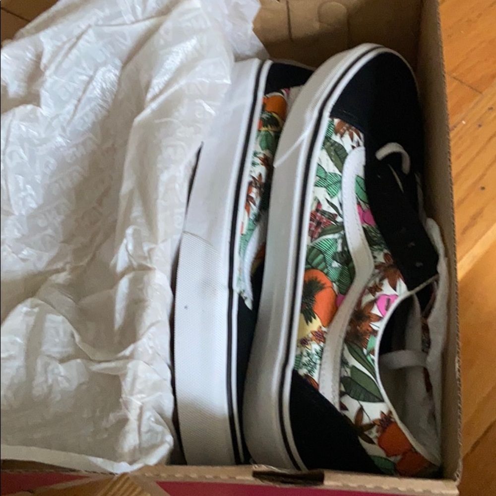 Vans - Picture 2 of 3